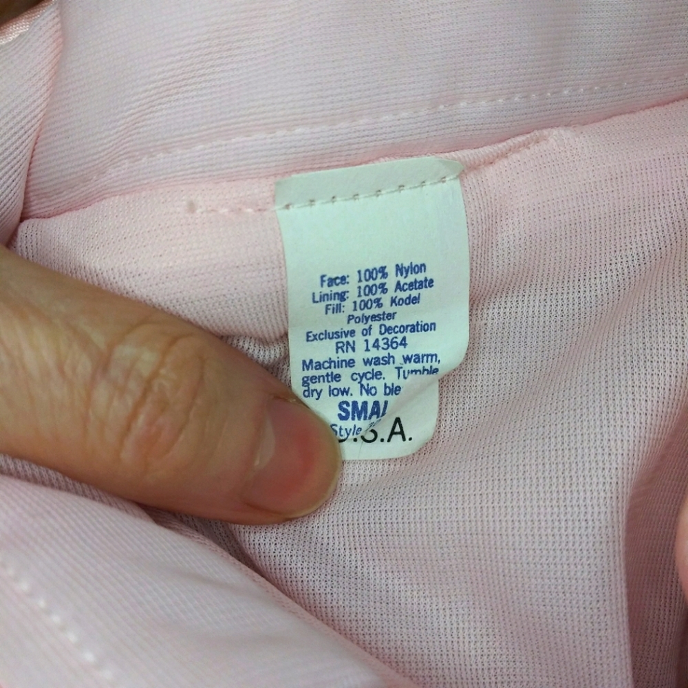 Vintage 1950's Pink Mandarin Collared, Pearl Buttoned, Quilted Nylon Bed Jacket - Picture 7 of 8